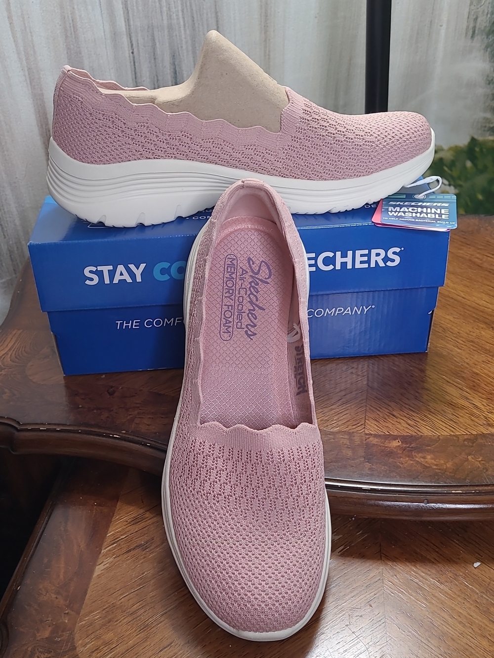 New in box! Skechers Bedford Womens 8.5 purple knit athletic comfy shoes